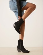 Rational heeled western boots in black