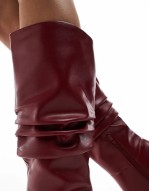 ‌Stylish ruched knee boots with gold heel in burgundy